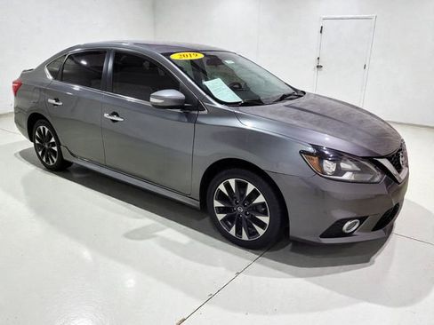 Used 2019 Nissan Sentra SR image 2