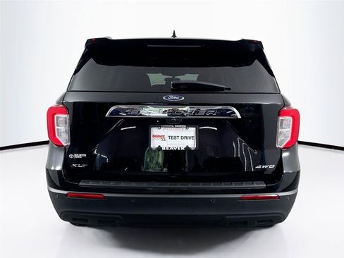 Used 2023 Ford Explorer XLT AWD/4WD image 11