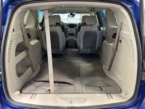 Used 2020 Chrysler Pacifica Touring-L Plus w/ Advanced Safetytec Group FWD image 22