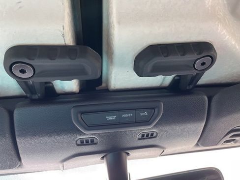 Used 2023 Jeep Gladiator Rubicon w/ Cold Weather Group image 31