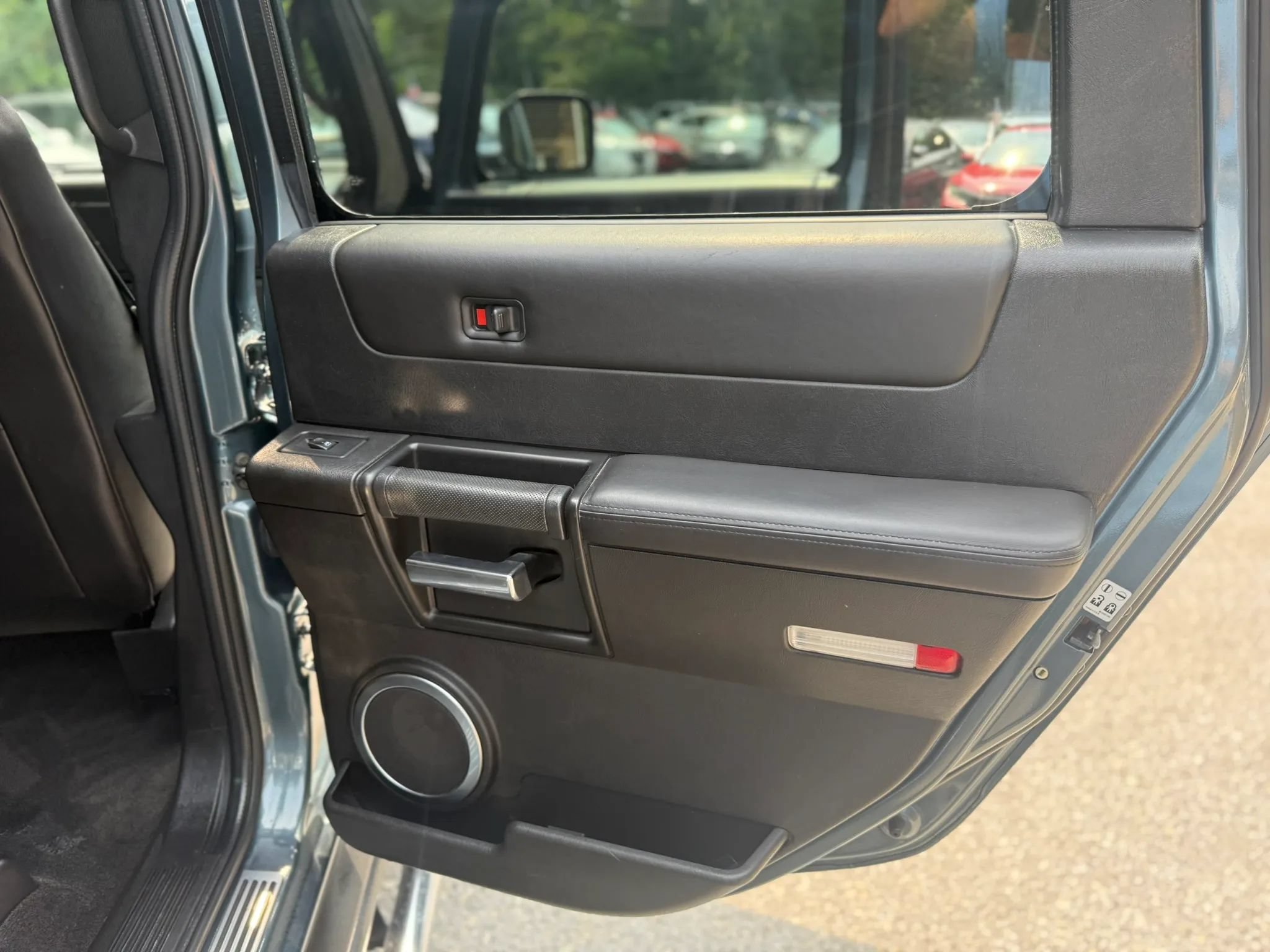 Used 2005 HUMMER H2 w/ Preferred Equipment Group AWD/4WD image 27