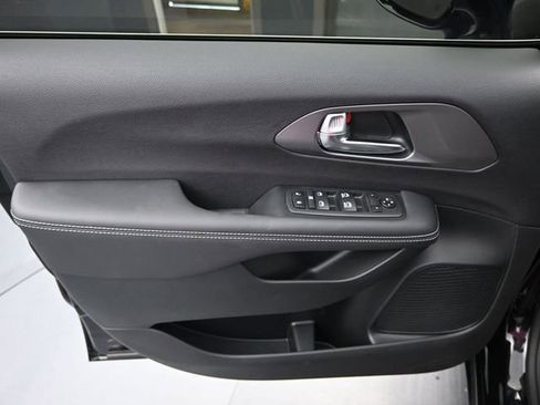 New 2025 Chrysler Voyager LX image 12