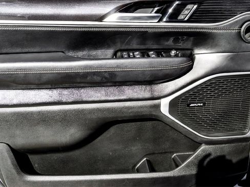 Used 2023 Jeep Wagoneer 4WD image 10