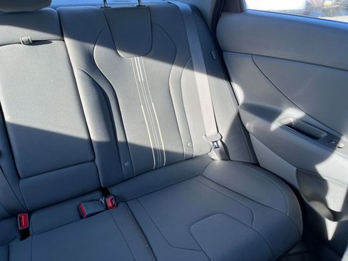 Used 2025 Hyundai Elantra SEL image 34