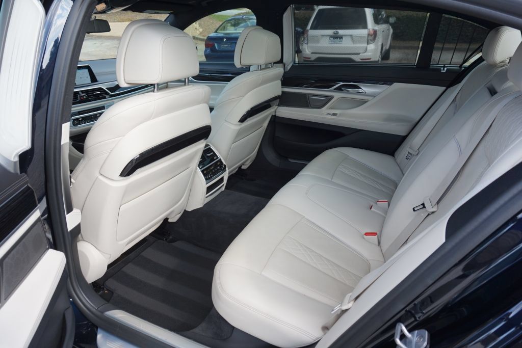 Used 2019 BMW 750i w/ Executive Package RWD image 20