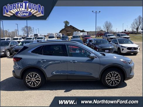 Used 2025 Ford Escape SE w/ PHEV Premium Package FWD image 1