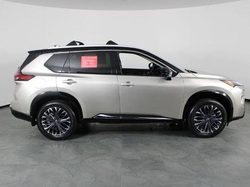 Certified 2025 Nissan Rogue Platinum FWD image 15