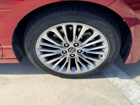 Used 2019 Toyota Avalon Limited image 14