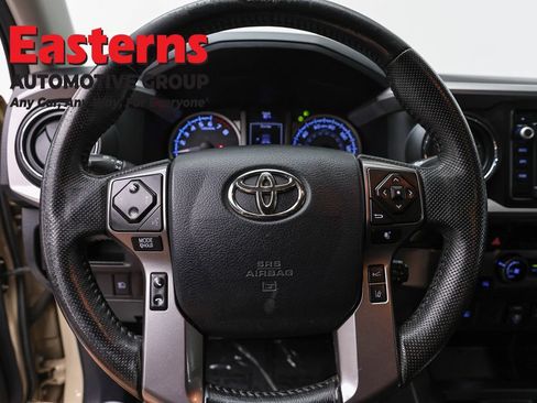 Used 2018 Toyota Tacoma SR5 AWD/4WD image 10