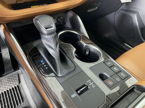 New 2026 Toyota Highlander Platinum AWD/4WD image 6