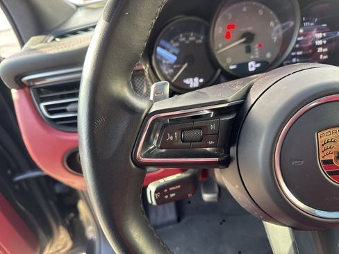 Used 2022 Porsche Macan S image 12