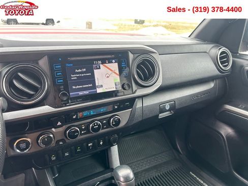Used 2016 Toyota Tacoma TRD Sport image 18