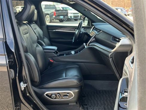 Used 2022 Jeep Grand Cherokee Overland w/ Adv Protech Group III image 10