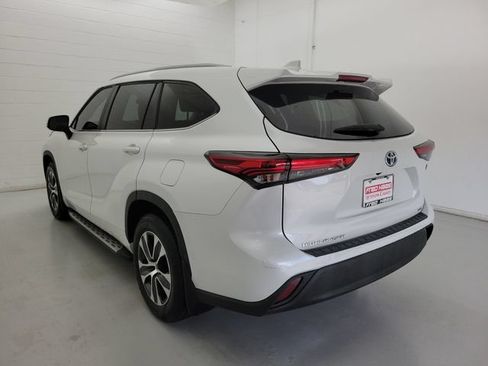Used 2023 Toyota Highlander XLE FWD image 7