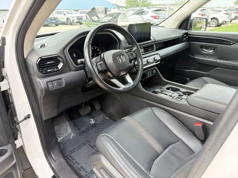 Used 2023 Honda Pilot Touring image 2
