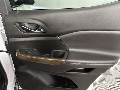 Used 2023 GMC Acadia SLE w/ Driver Convenience Package image 30