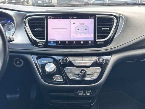 Used 2021 Chrysler Pacifica Touring w/ S Appearance Package AWD/4WD image 18