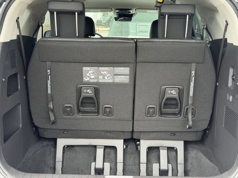 New 2026 Kia Carnival LXS FWD image 9