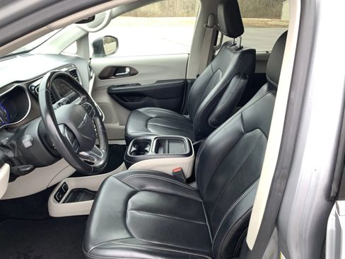 Used 2020 Chrysler Voyager Lxi w/ Cold Weather Group image 23