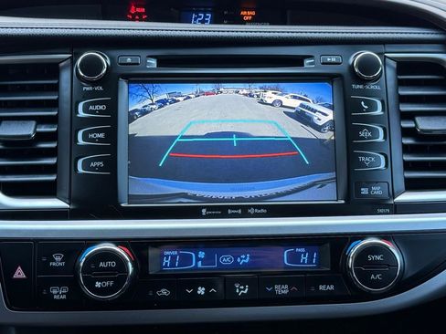 Used 2018 Toyota Highlander XLE image 32