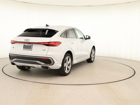 Certified 2025 Audi Q5 Prestige w/ 20" Wheel Package image 6