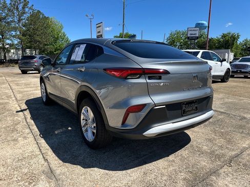 Used 2024 Buick Envista Preferred w/ Convenience I Package image 3