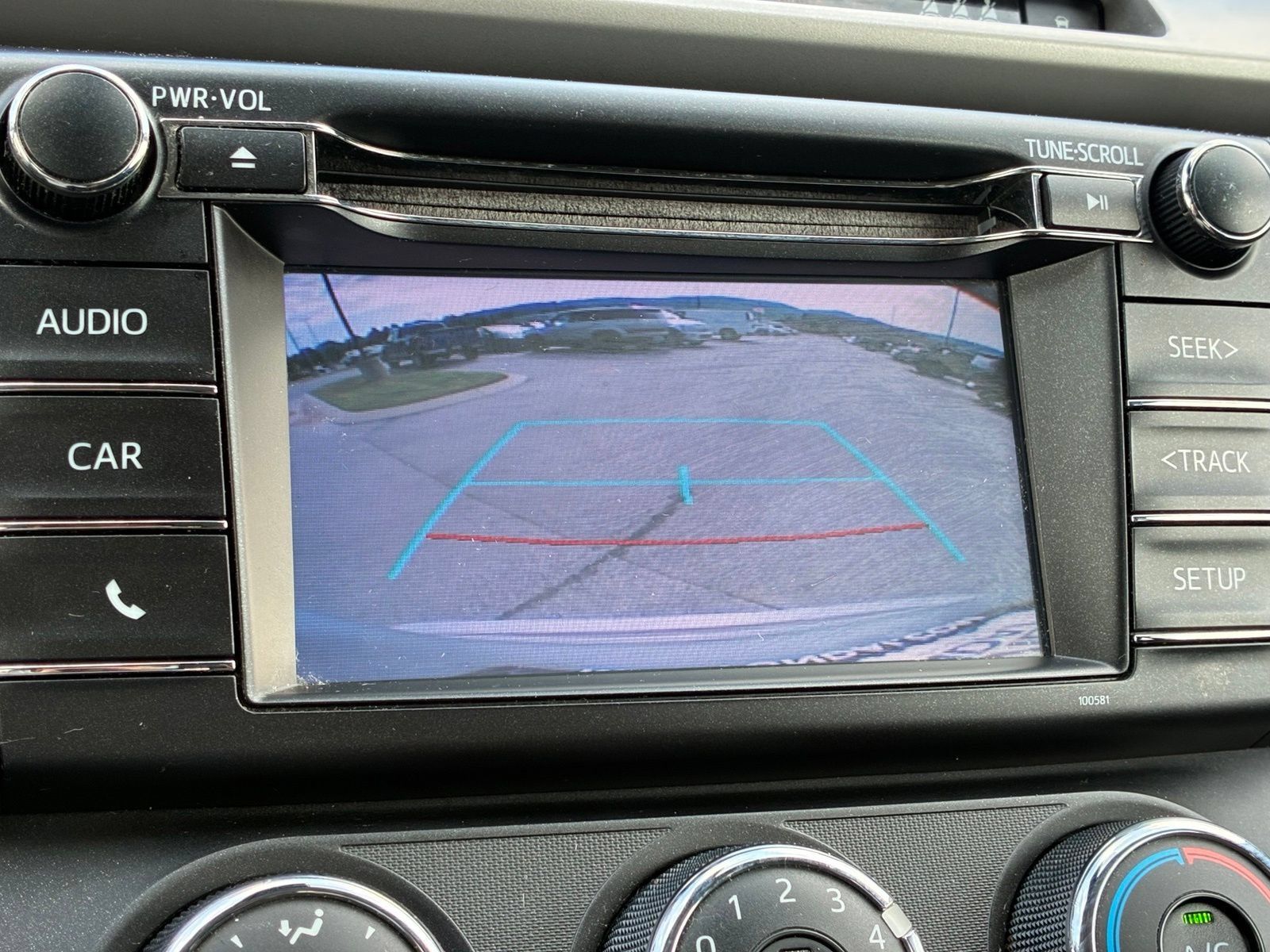 Used 2018 Toyota RAV4 LE FWD image 20