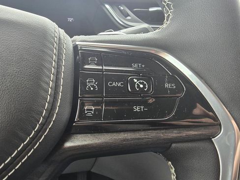 Used 2023 Jeep Grand Cherokee Overland w/ Luxury Tech Group IV AWD/4WD image 19
