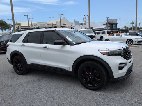 Used 2022 Ford Explorer ST w/ ST Street Pack AWD/4WD image 2