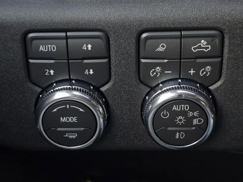 New 2026 GMC Sierra 3500 SLT w/ SLT Convenience Package image 19