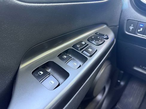 Used 2021 Hyundai Kona Limited AWD/4WD image 16