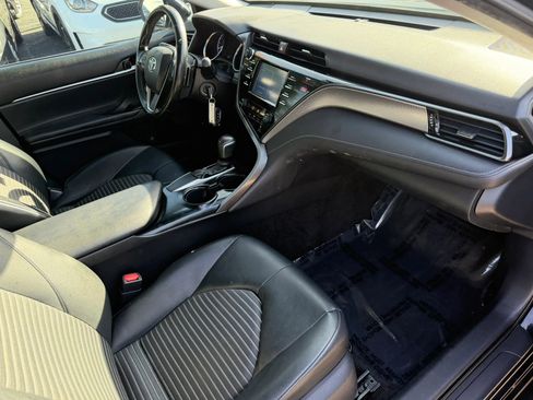 Used 2019 Toyota Camry SE FWD image 11