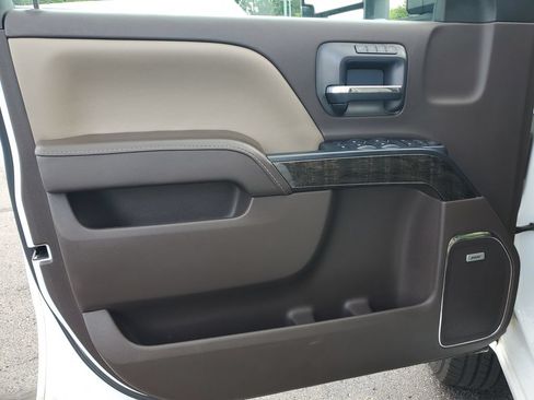 Used 2016 GMC Sierra 2500 Denali w/ Duramax Plus Package AWD/4WD image 12
