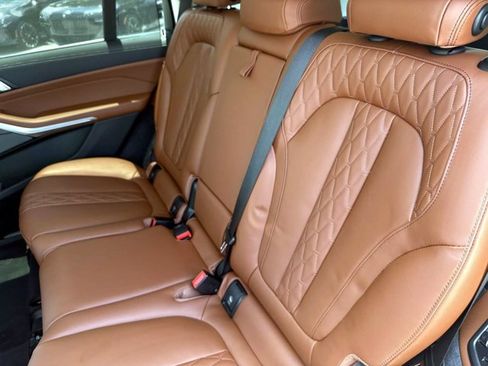 Used 2025 BMW X7 xDrive40i AWD/4WD image 15
