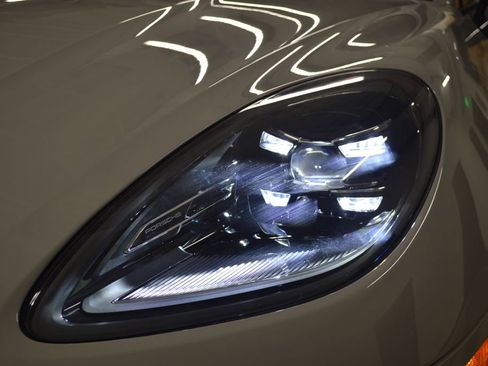 New 2026 Porsche Macan image 9