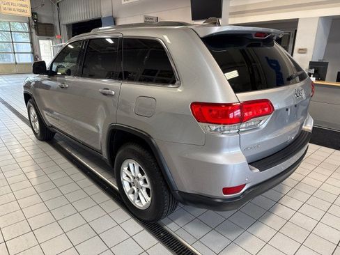 Used 2018 Jeep Grand Cherokee Laredo AWD/4WD image 5