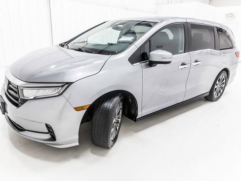 Used 2023 Honda Odyssey EX-L image 2