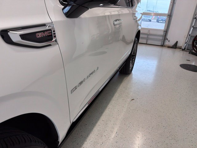 Used 2025 GMC Yukon Denali w/ Sun & Power Step Package AWD/4WD image 11