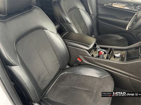 Used 2023 Jeep Grand Cherokee Altitude image 13