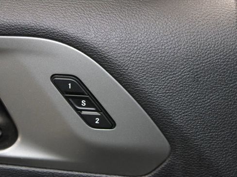 Used 2025 Chrysler Pacifica Select FWD image 21