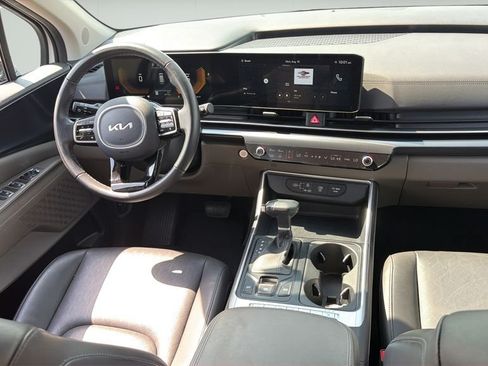 Used 2025 Kia Carnival FWD image 12