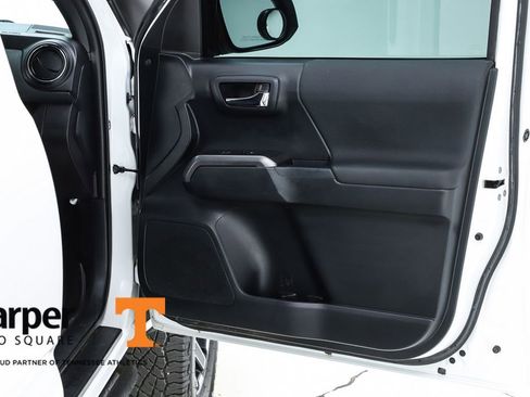 Used 2018 Toyota Tacoma TRD Off-Road image 31