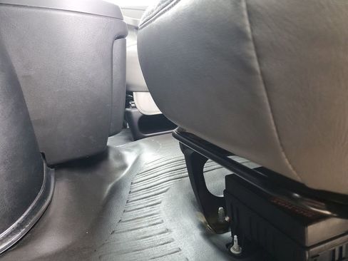 Used 2024 Chevrolet Express 2500 w/ Driver Convenience Package image 7