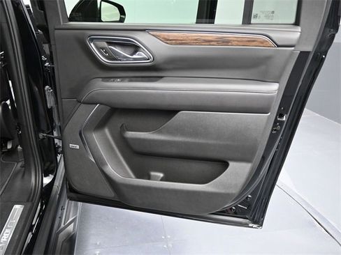 Used 2024 Chevrolet Suburban Premier w/ Advanced Technology Package image 24