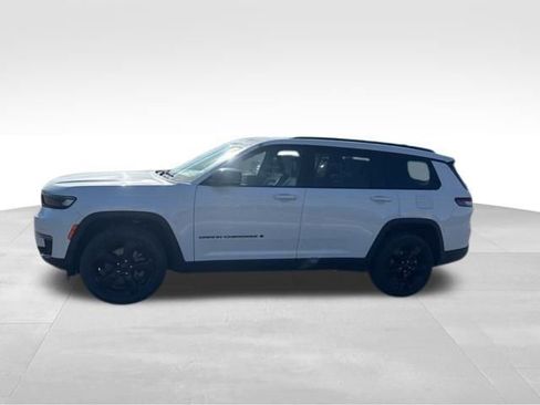 Used 2023 Jeep Grand Cherokee L Limited w/ Black Appearance Package image 4