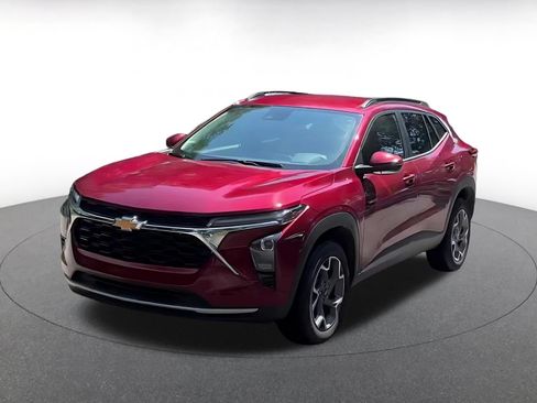 Used 2025 Chevrolet Trax LT FWD image 7