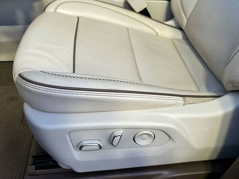 Used 2023 GMC Yukon Denali image 9