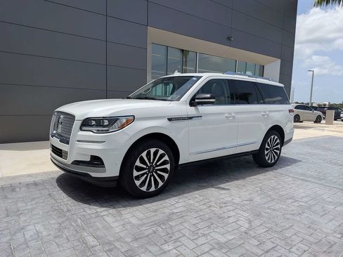 Certified 2024 Lincoln Navigator Reserve AWD/4WD image 9