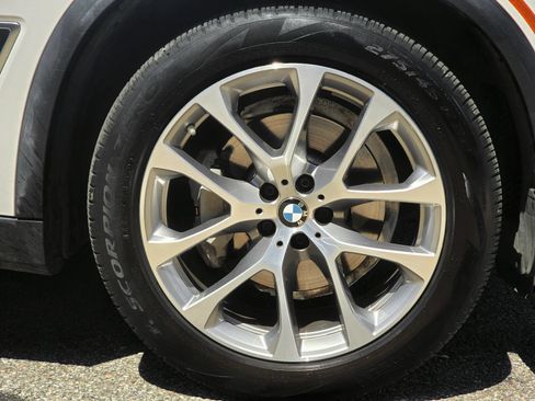 Used 2022 BMW X5 xDrive40i AWD/4WD image 17