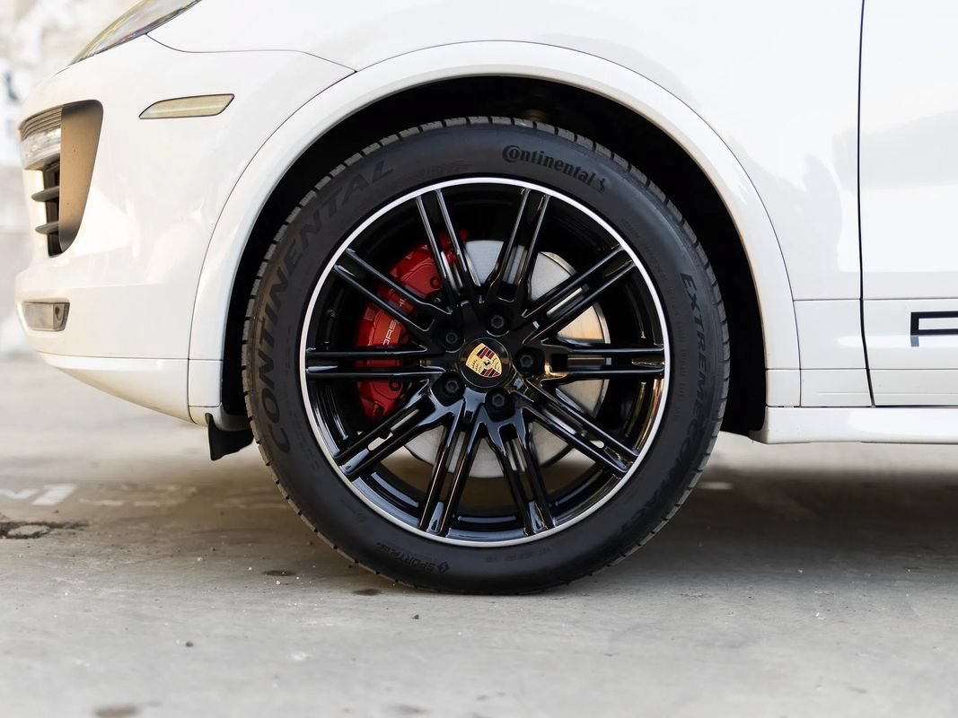Used 2016 Porsche Cayenne GTS w/ Premium Package Plus AWD/4WD image 40